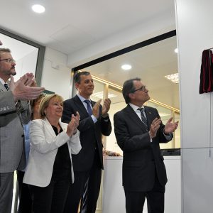 El president de la Generalitat inaugura els nous laboratoris de KYMOS del PTV
