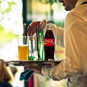 L’Ajuntament convoca ajuts a la contractació d’aturats a comerç, serveis i hostaleria
