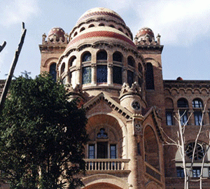 Economistes i professionals debaten sobre riscos als mercats financers