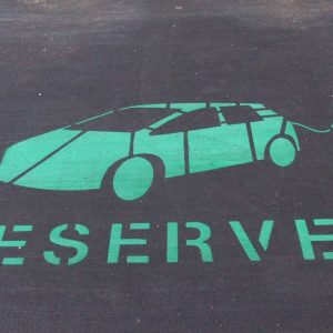 4 milions de cotxes elèctrics en vuit anys