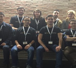 Estudiants desenvolupen una app mòbil per a ajudar als taxistes a trobar clients