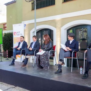 El programa Kit Digital centra la primera xerrada del cicle ‘Esmorzars de Can Serra’