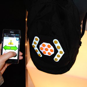 Eurecat desenvolupa una motxilla per a ciclistes amb electrònica flexible