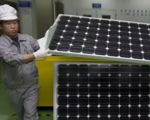 Brussel·les imposa un aranzel del 12% a les importacions de plaques solars de la Xina