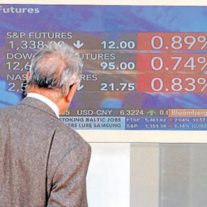La prima de risc tanca a 477 punts