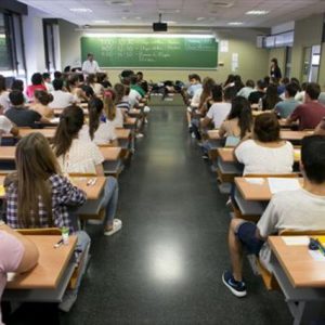 Traductors, arquitectes i enginyers, els llicenciats que més emigren