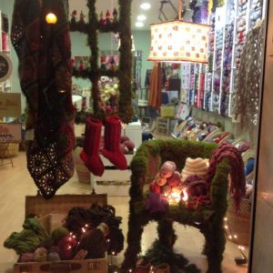 La botiga Somnis de Llana guanya el premi local del 45è Concurs d’aparadors de Nadal